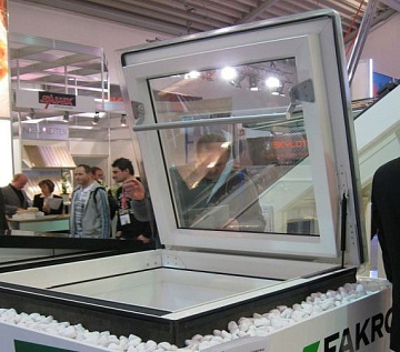 Купить Окно для плоских крыш с открыванием до 80° Fakro DRC - изображение 2